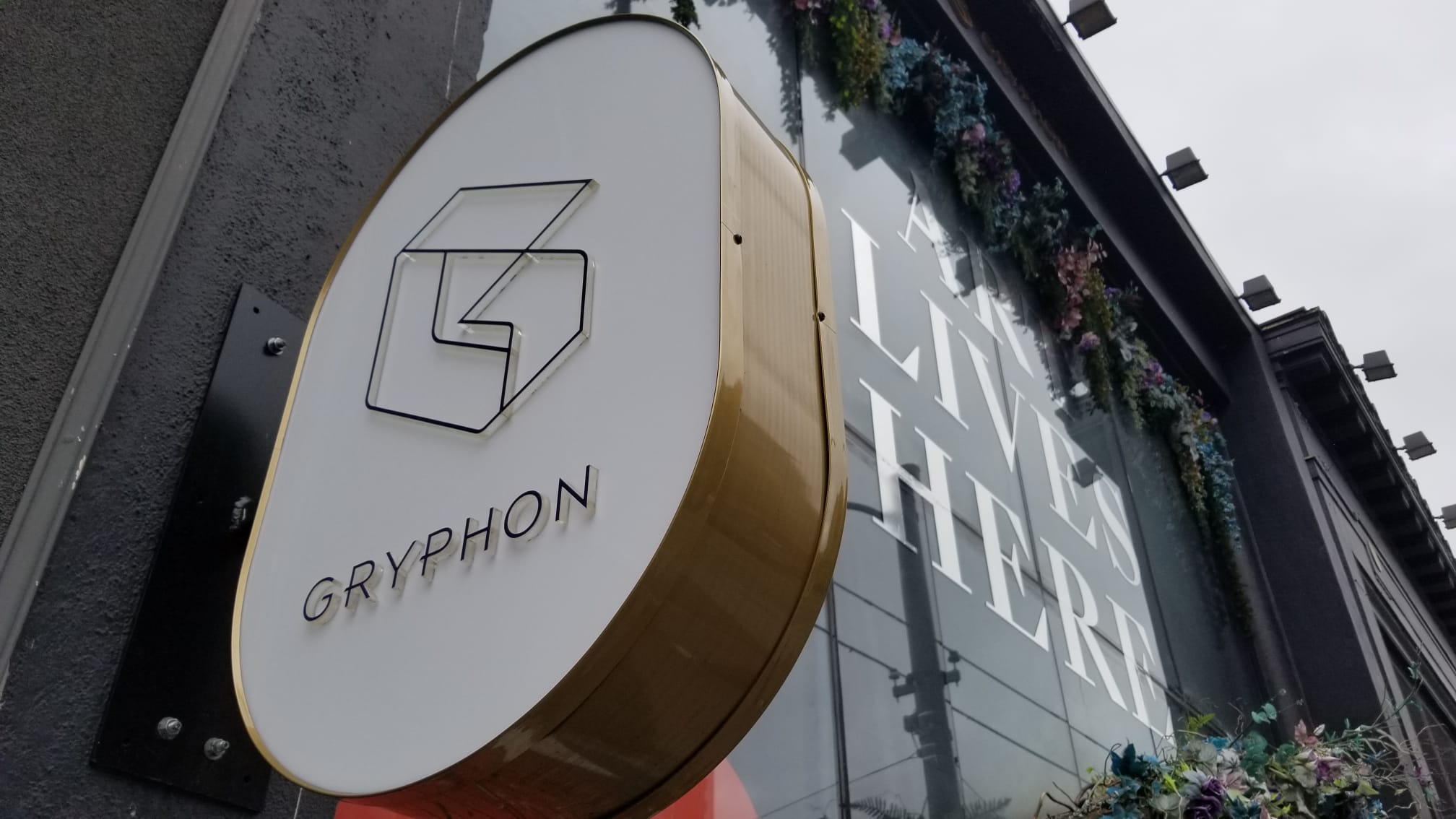 7 Must-Have Business Signs to Increase Sales and Boost Visibility